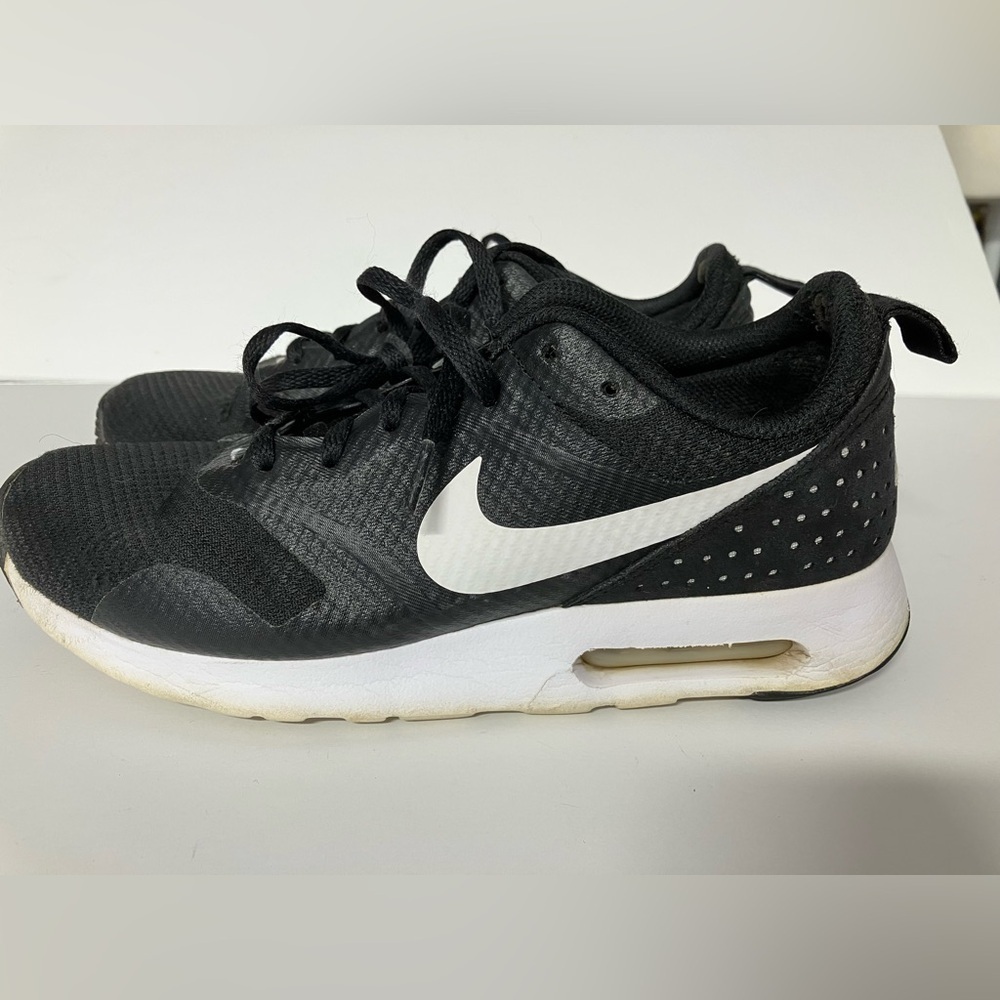 Nike Air Max Tavas Women’s Running Shoe, 7.5, Black/White, Mesh, #916791-001